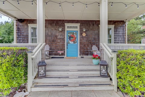 Property building, Patio, Facade/entrance