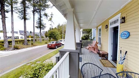 Patio, Neighbourhood, Balcony/Terrace, Parking