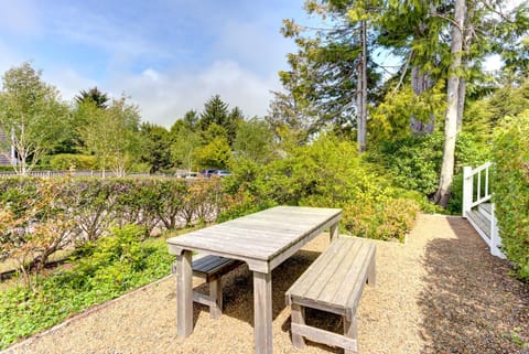 Natural landscape, Garden, Dining area