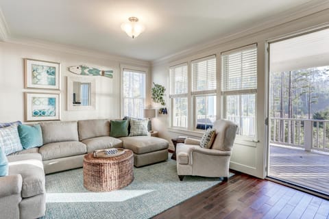 Living room, Seating area