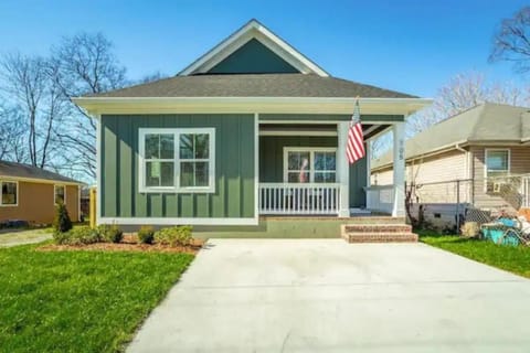 03 New Construction Home Fenced Yard Downtown House in Chattanooga