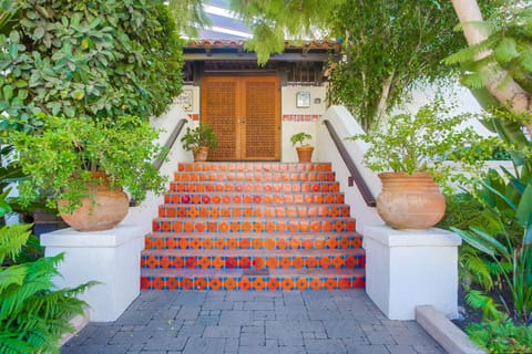 Spanish Steps in La Jolla Shores House in La Jolla Shores