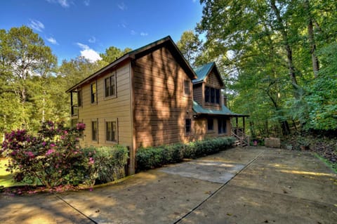 Crescent Moon on the River Casa in Ellijay