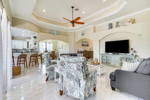 Expansive Cape Coral Home with Private Pool, Hot Tub Casa in Cape Coral