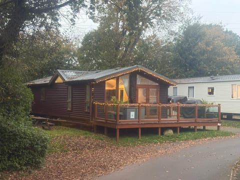 Falcove Lodge - 3 bedroom luxury lodge, 5G WiFi, full Sky TV, free parking & close to beach Apartment in Poole