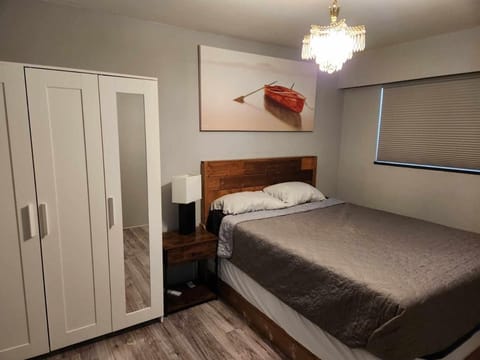 City Charm: Furnished 3-BR Retreat House in Vancouver