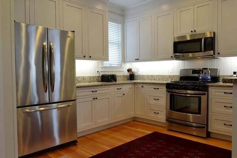 Kitchen or kitchenette, dishwasher, oven, pet friendly, stove