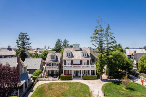 The Washington House by Seabrook Hospitality House in Seabrook