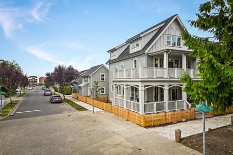 Property building, Neighbourhood, Street view, Location