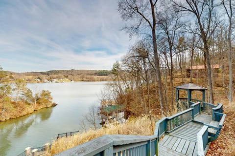 Lakefront Chateau Casa in Claytor Lake