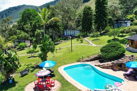 Los de Arriba Hotel Cabaña familiar con piscina en Calima Chalet in Calima