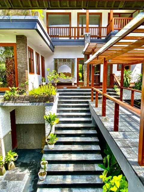 Tranquil 4BR Villa Tanah Lot Villa in Kediri