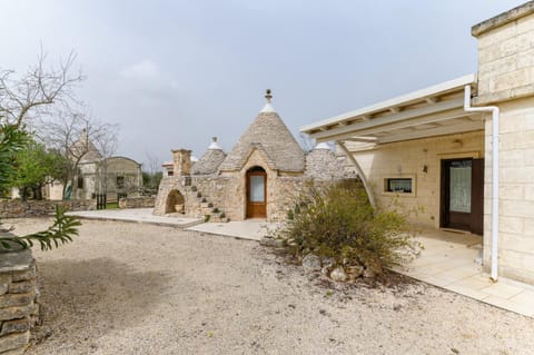 Trullo delle Acacie con piscina by Wonderful Italy Chalet in Province of Taranto