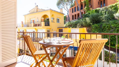 Property building, Day, View (from property/room), Balcony/Terrace, Dining area