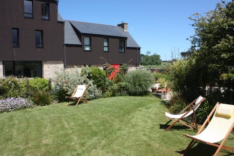 Property building, Garden, sunbed