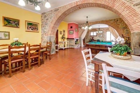 Renovated villa with a charming pool Moradia in Umbria