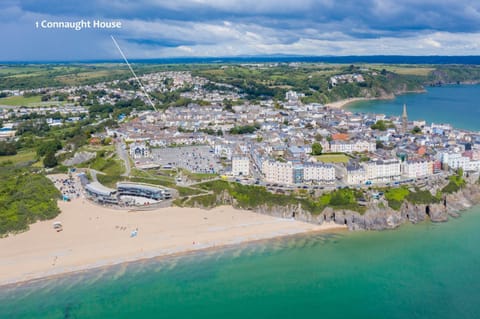 Connaught House - Central Location Near the Beach Apartment in Tenby