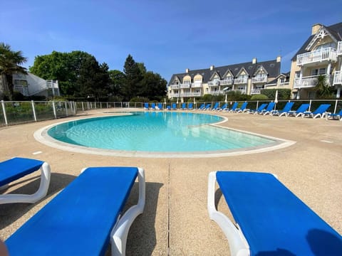 Fouesnant, appartement pieds dans l'eau, vue mer, piscine chauffée Apartment in Fouesnant