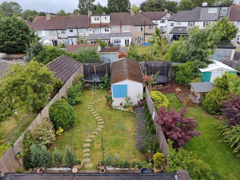 Modern large en suite loft room in Bromley, London Vacation rental in Bromley