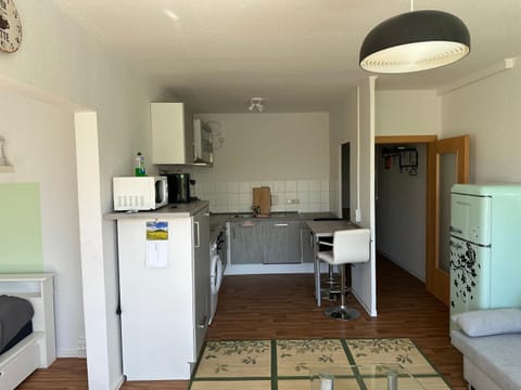 Ruhige sonnige 1,5 Zimmer Wohnung Apartment in Erfurt