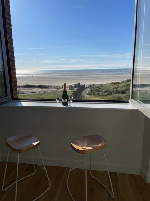 FACE MER PIEDS DANS L'EAU DUPLEX 4 Chambres 155 M2 8-12 personnes Apartment in Berck