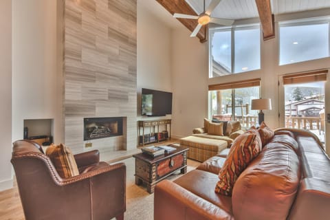 Deer Valley Black Bear Penthouse - Modern, Hot tub, Luxury Amenities Haus in Deer Valley