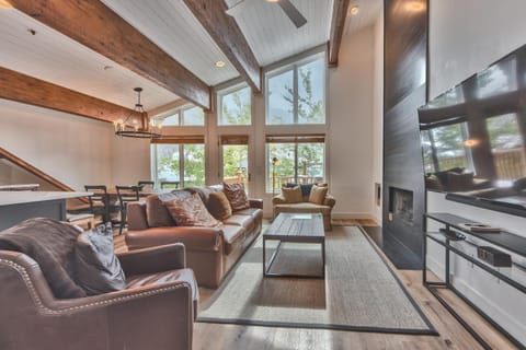 Enjoy High End Appliances, Private Hot Tub & Amazing Views at Deer Valley Black Bear Penthouse B! Maison in Deer Valley