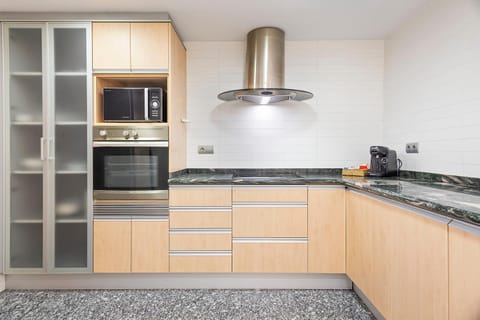 Kitchen or kitchenette, dishwasher, oven, stove