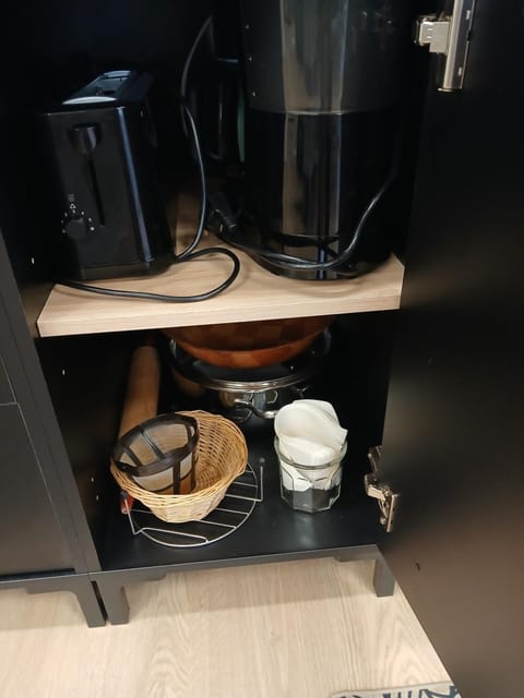 Coffee/tea facilities, toaster