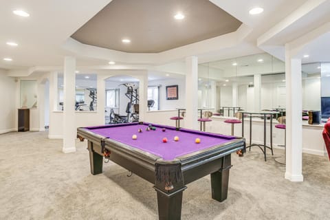 Spacious Missouri Retreat with Pool, Gym and Game Room Maison in Chesterfield