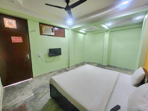 Hotel AV Residency Sector 45 Noida Bed and Breakfast in Noida