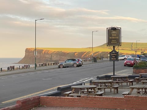 Sandside Beachfront Cottage Perfectly Saltburn House in Saltburn-by-the-Sea