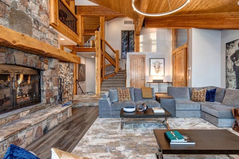 Upper Deer Valley Luxury w Hot Tub House in Deer Valley