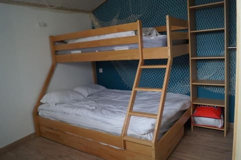 Photo of the whole room, Bedroom, bunk bed