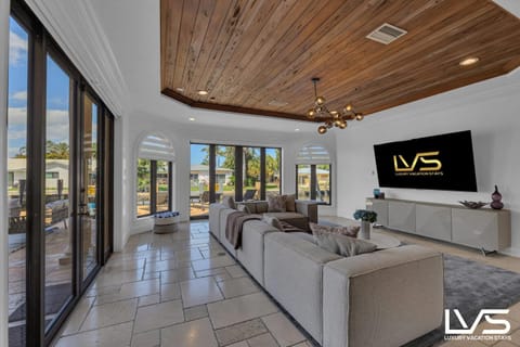 Villa Rhodes Palatial Waterfront Beach Estate House in Delray Beach