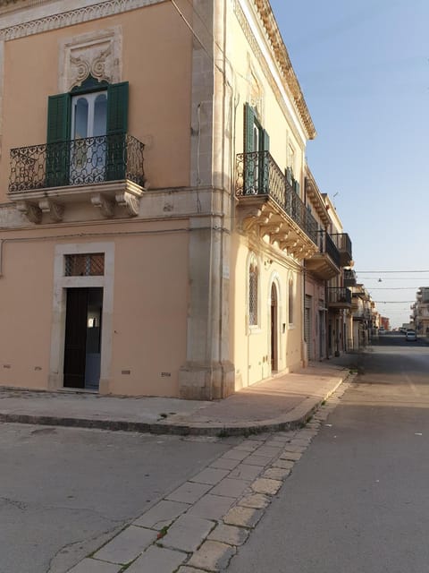 Property building, Street view, Location