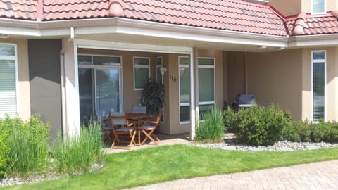 Patio, Facade/entrance, Garden view