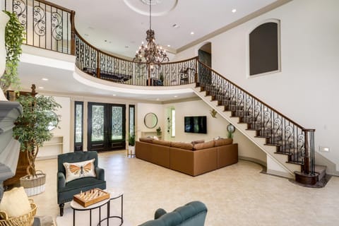 Private 25 Acre Estate with Lake Fish and Canoe! House in Houston