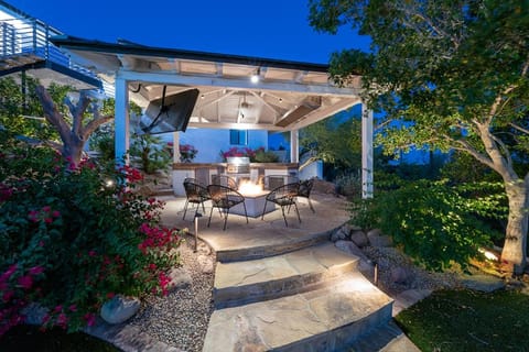Camelback Mountain Mansion - Micro-resort, Views, Golf, Heated Pool, Game Room Maison in Paradise Valley