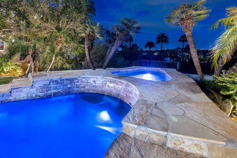 Camelback Mountain Mansion - Micro-resort, Views, Golf, Heated Pool, Game Room Maison in Paradise Valley