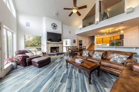 A Rare Find! - Bright & Gorgeous Lake Home in Marble Falls Maison in Marble Falls