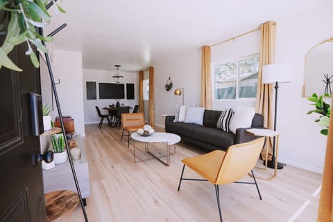 Living room, Photo of the whole room, Seating area