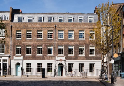 Facade/entrance, On site, Street view