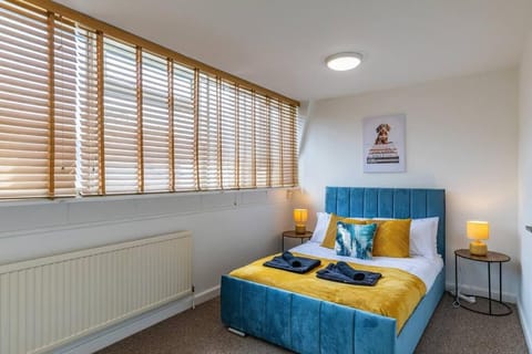 Central Winchester Apartment with Free Parking Sleeps 6 Apartment in Winchester