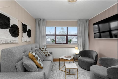 Inviting 2BR Haven in the Heart of the Suburbs Appartement in Kopavogur