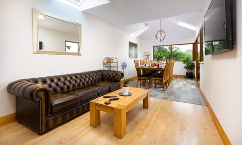 View From Within, Bowness - Dog Friendly Home with Hot Tub House in Bowness-on-Windermere