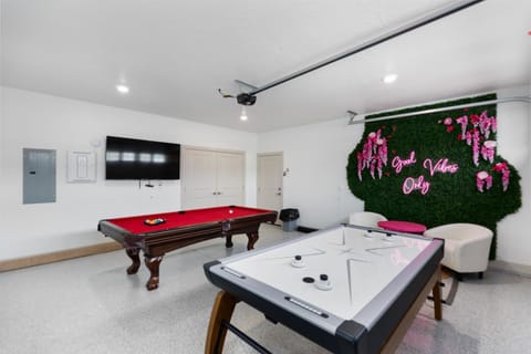 Billiard, Game Room, TV and multimedia