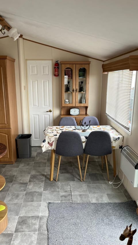 Caravan home Clacton-On-Sea St Osyth Campground/ 
RV Resort in Tendring District