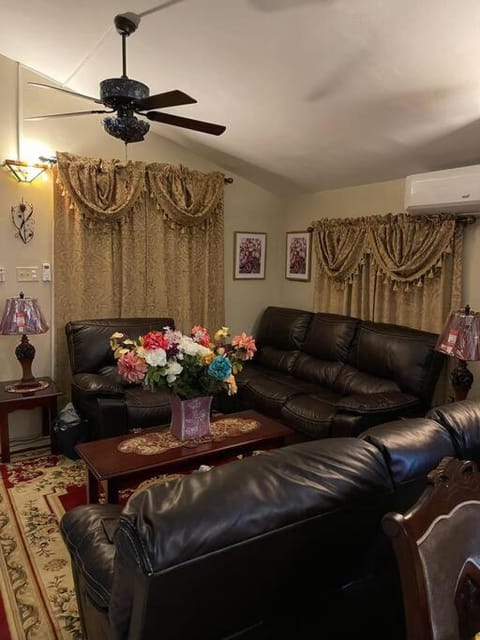 Living room, Seating area, fireplace