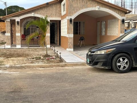 Property building, Day, Neighbourhood, Street view, Location, Parking